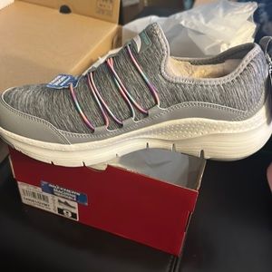 Skechers arch fit sneakers